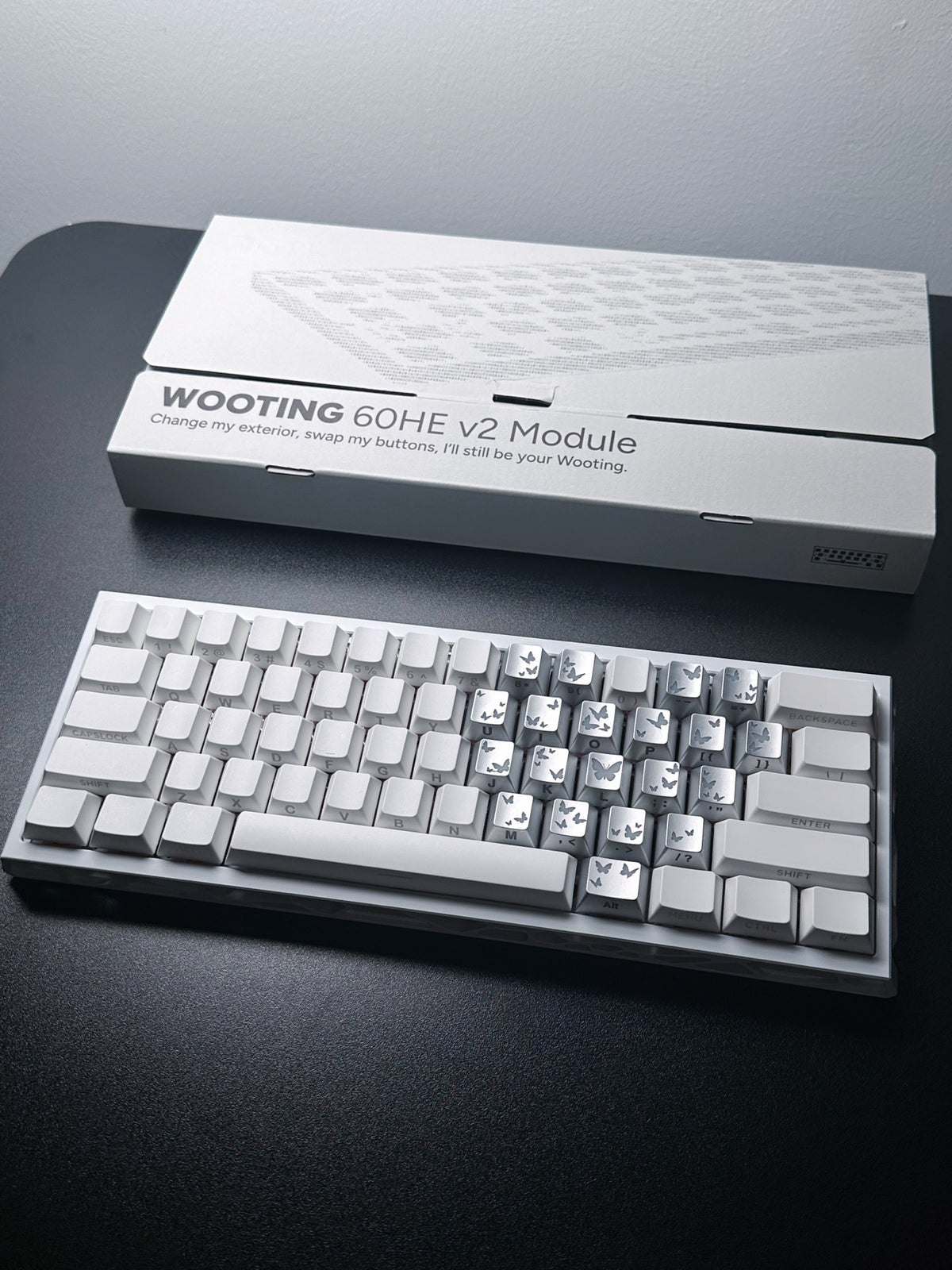 Keyzen Studio Pure White Dual-Tone Keycaps – Silver Butterfly & Heart