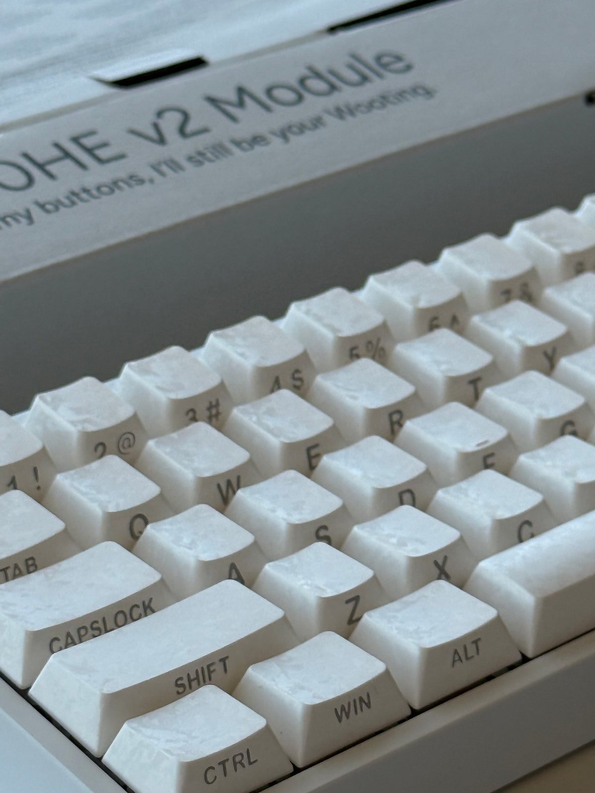 Keyzen Studio White Carbon Fiber X Wooting 60 HE V2